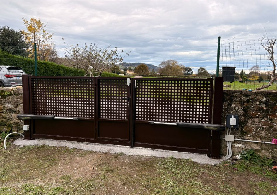 Batiente dos hojas cierre finca