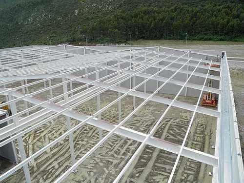 montaje de estructura metálica para naves industri