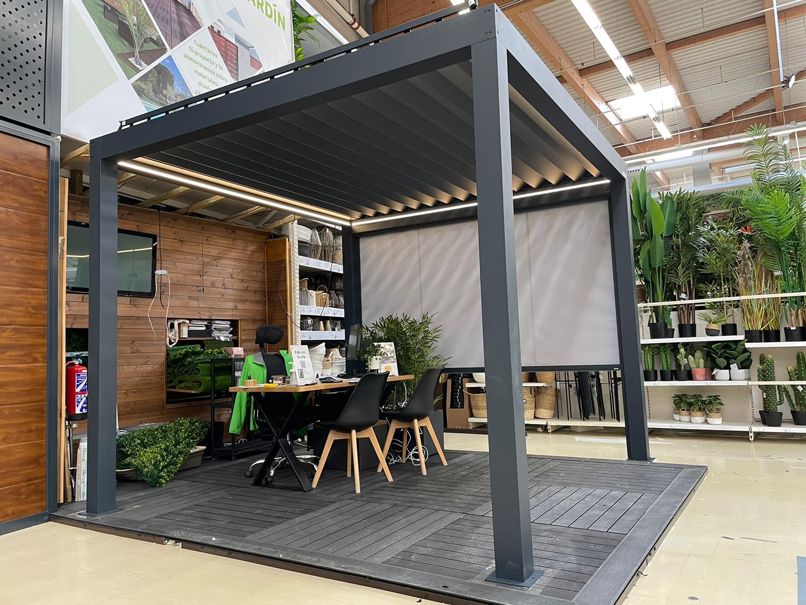 Pergola bioclimatica aluminio con toldo vertical